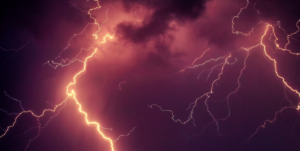 Do neděle hrozí silné bouře, doprovázet je budou až třícentimetrové kroupy