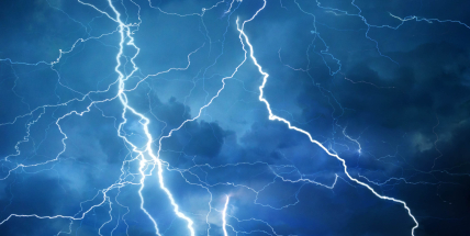 Do ČR postupují z Bavorska velmi silné bouřky