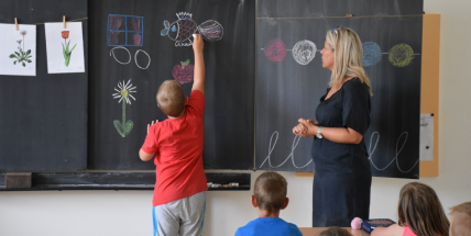 Rodiče prvňáčků si připlatí. Meziročně nejvíce zdražily sešity nebo kufřík na výtvarné potřeby