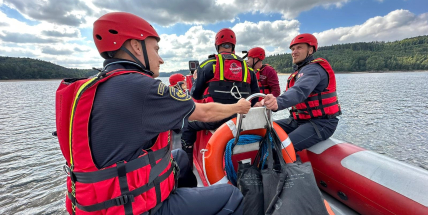 Nový lodní motor od Nadace ČEZ pomohl zachránit tonoucího před jistou smrtí