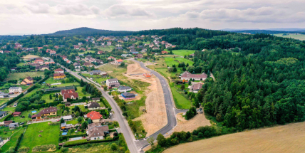 Stavební parcely v Příbrami - Žežicích s dokončenými inženýrskými sítěmi jsou nyní připraveny k okamžité výstavbě