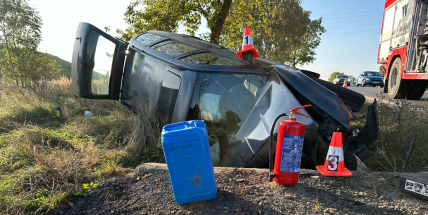 Řidiče přemohl mikrospánek a přetočil auto na bok