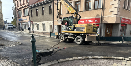 Hailova ulice v Příbrami uzavřená kvůli havárii bude o víkendu průjezdná