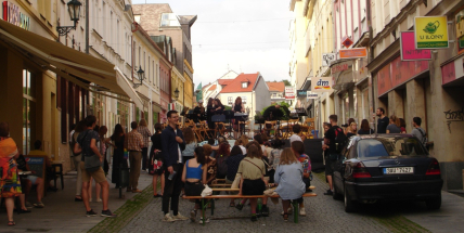 Divadelní festival pro malé i velké Divfest zahájí performance v Pražské ulici v Příbrami
