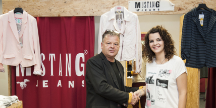 Miss si vybrala značkové jeansy a letní top