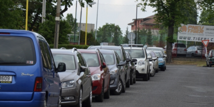 Příbram v listopadu zavede v části města parkovací zónu