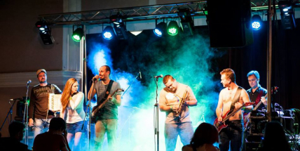 Nástrojáci zvou dnes na koncert  ve znamení punku