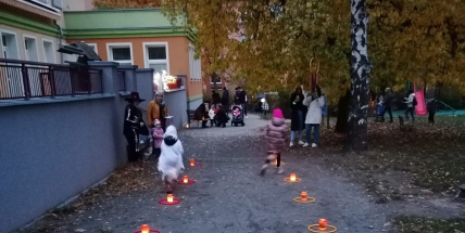 Děti z MŠ Klubíčko sebraly odvahu ke „strašidlování“