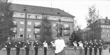 Za atentát na sochu Gottwalda v Příbrami si muž odseděl 9 let