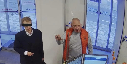 Policie se zabývá plakáty k Dozimetru ve středočeském krajském úřadu