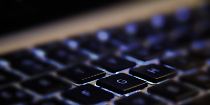 K zaslání peněz u některých bank stačí nově telefonní číslo příjemce