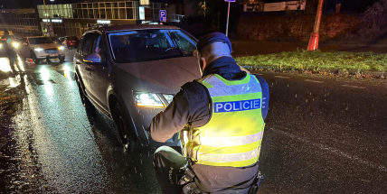 V Příbrami srazila řidička škodovky muže přecházejícího přes přechod