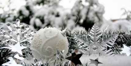 Prodejci: Barvami letošních Vánoc bude zlatá, bílá a černá