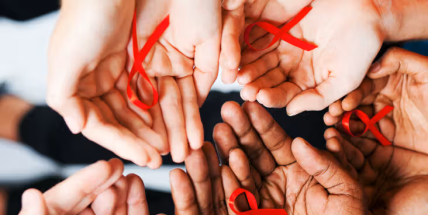 Infekce HIV může být dlouho bez příznaků. Klíčové je ale její včasné odhalení a brzké nasazení léčby
