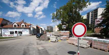 Hrabákova ulice by měla být hotová v listopadu