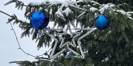 Některá středočeská města omezují adventní program a zřizují pietní místa