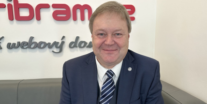 Senátor Štěpánek: Říkat, že zavedením elektromobility snižujeme významně produkci CO2 na planetě, je pokrytectví