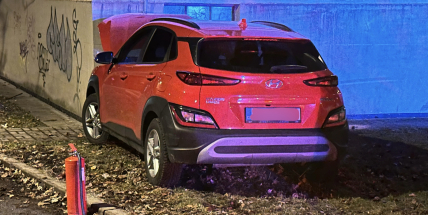 Opilou řidičku v Příbrami vytrestalo její vlastní auto, přivolalo na pomoc policii