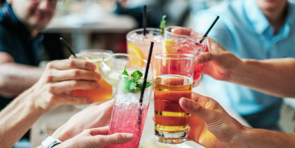 Není žádná zdravá dávka alkoholu, jen něco jako nízkorizikové pití, říká lékařka