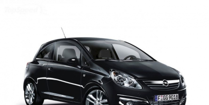 Policisté pátrají po černém Opelu Corsa, řidička srazila dvě ženy