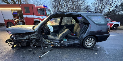 Vážná nehoda blokovala silnici u Březnice. Jednoho z řidičů museli hasiči z auta vyprostit