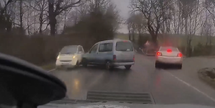 Policisté zveřejnili zběsilou jízdu ujíždějícího řidiče z Prahy na Dobříš