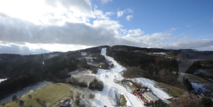 Část středočeských lyžařských areálů o víkendu ukončila provoz