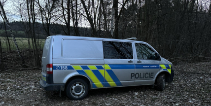 U Bohostic byl nalezen v autě mrtvý muž