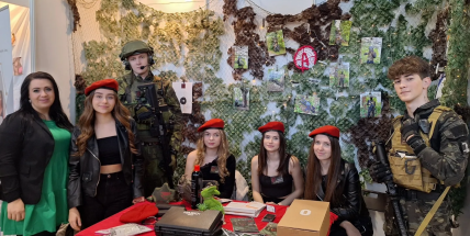 Studenti příbramské obchodní akademie uspěli na Mezinárodním veletrhu fiktivních firem v Praze