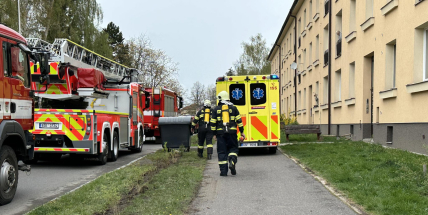 Spálené potraviny zaměstnaly dvě jednotky hasičů