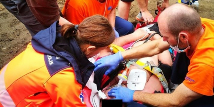 Reakce na bodnutí hmyzem přijde po pár minutách. Záchranáři připomínají základní pravidla první pomoci