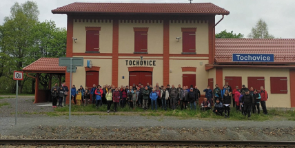 Pochod po zapomenuté železnici končí u hráze Orlické přehrady