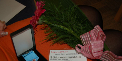 Skoro stovka dárců krve si odnesla vyznamenání