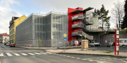 Ostraha a monitoring parkovacího domu aktuálně vychází téměř na 175 tisíc měsíčně