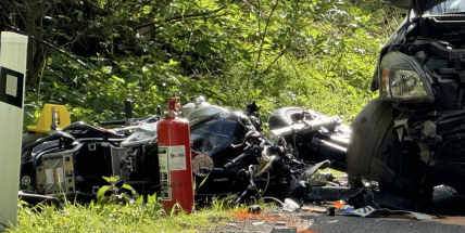 Ve Slapech se srazil motocyklista s osobním autem, nehodu nepřežil