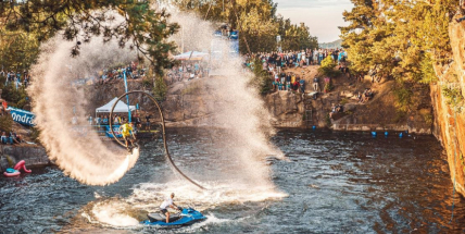 Magdaléna vyjede na letní festivaly. Seznámí s riziky užívání drog a umožní testování na alkohol
