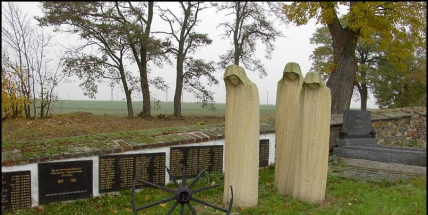 V Letech byl otevřen památník holokaustu Romů a Sintů v Čechách