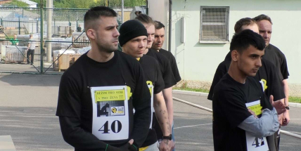 Vězni v Příbrami poběží závod za ostnatým drátem