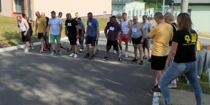 Šest desítek odsouzených z příbramské věznice poběží již zítra se žlutou stužkou