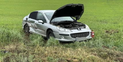 Na Příbramsku se srazila dvě auta, do nemocnice bylo převezeno malé dítě