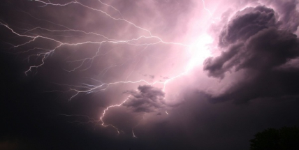 Meteorologové opět varují před silnými bouřkami