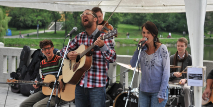 Dvořákovo nábřeží v Příbrami v sobotu ožije nejen hudbou