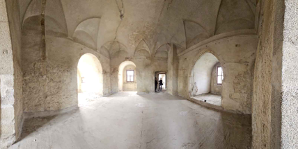 Rožmitálský zámek otevře kolektivní výstavu Přes trny ke hvězdám