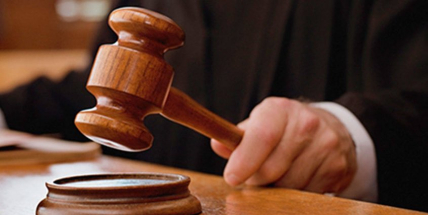 Za pokus o vraždu manžela kvůli finanční tísni potvrdil soud osmiletý trest