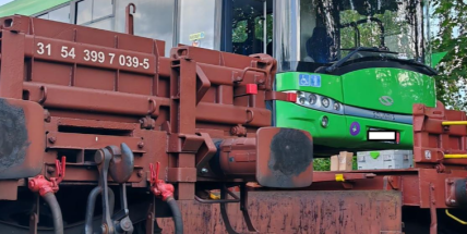 Středočeský kraj poslal na Ukrajinu 12 autobusů