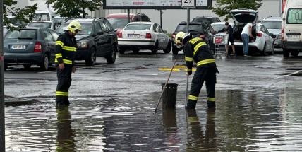 Hasiči ve středních Čechách vyjížděli kvůli dešti ke třem desítkám případů