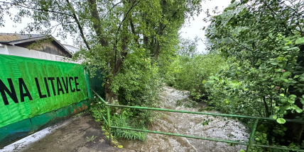 Hasiči ve středních Čechách dnes kvůli dešti vyjížděli k sedmi desítkám případů