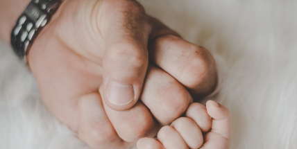 Otcové jsou pro děti stejně důležití jako matky, sluší se jim poděkovat