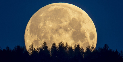 Jeden z nejníže položených úplňků bude vidět z pátku na sobotu