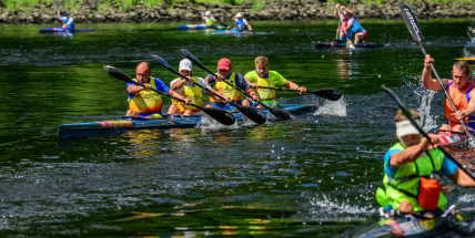 Závodníci na lodích vyrazí z Č. Budějovic na 180 km dlouhou trať do Prahy